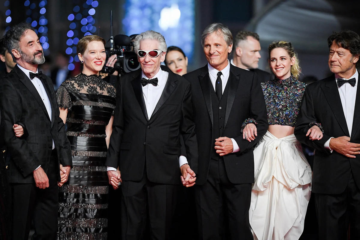 Cả dàn sao Crimes Of The Future tỏa sáng với khí chất đỉnh cao, riêng 2 người đẹp Léa Seydoux và Kristen Stewart cũng đủ khiến khán giả phải ngẩn ngơ ngắm nhìn. ẢnhL The Guardian.