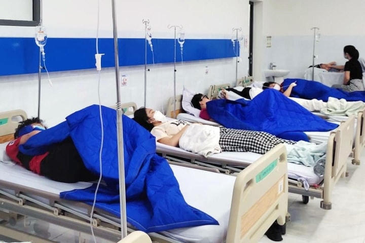Nhiều học sinh ở Nha Trang nhập viện với triệu chứng nghi ngộ độc thực phẩm.