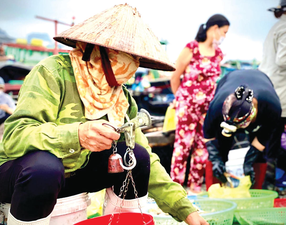 Chợ cá Bến Do