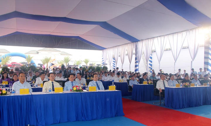 Buổi lễ khánh thành nhà máy điện gió.