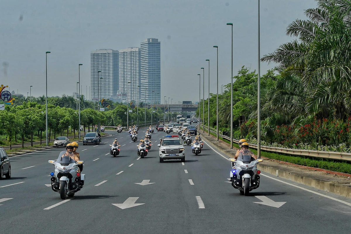 Đến 14h30 cùng ngày, đoàn xe di chuyển về trụ sở trụ sở Cục CSGT (39 Đặng Vũ Hỷ, Thượng Thanh, Long Biên) theo hướng: Yết Kiêu - Trần Hưng Đạo - Lý Thường Kiệt - Trần Quang Khải - cầu Chương Dương - Nguyễn Văn Cừ - Ngô Gia Tự - Đặng Vũ Hỷ.