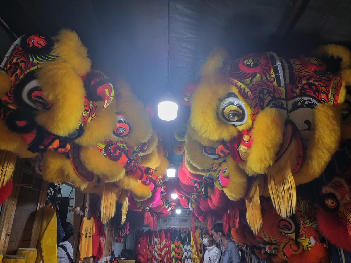 Ông Rem cho biết, riêng tại cơ sở Bảo Anh Đường, năm nay đưa ra thị trường trong và ngoài tỉnh khoảng 500 đầu lân loại lớn, hàng nghìn đầu lân các loại khác nhau. Đây là tín hiệu rất đáng mừng sau 2 năm phải tạm lắng bởi dịch bệnh Covid-19.