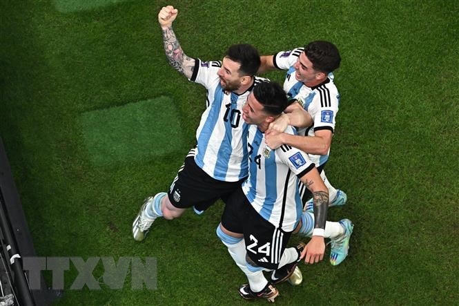Các cầu thủ Argentina ăn mừng bàn thắng thứ 2 vào lưới Mexico. (Ảnh: AFP/TTXVN).