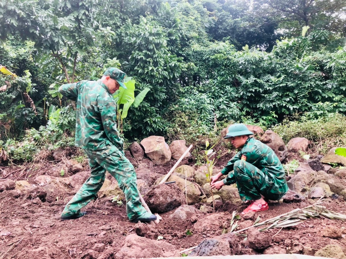 Lực lượng thuộc Đồn Biên phòng Cồn Cỏ (Bộ đội Biên phòng Quảng Trị) tham gia Lễ phát động Tết.