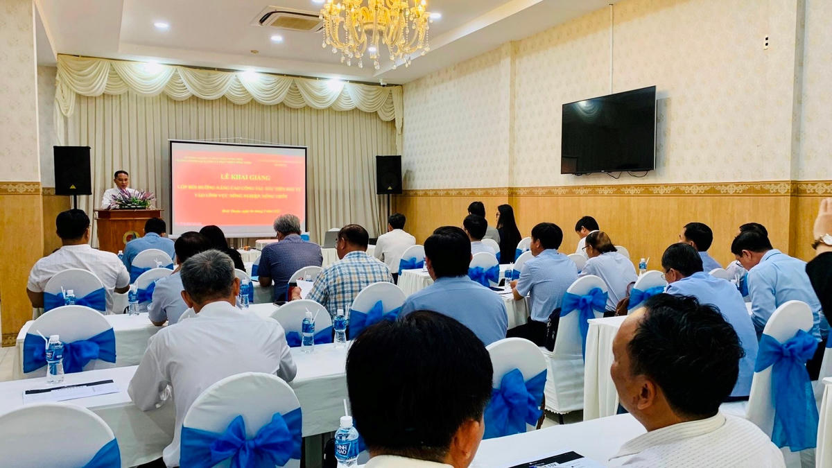 Quang cảnh lớp tập huấn “Nâng cao công tác xúc tiến đầu tư vào lĩnh vực nông nghiệp, nông thôn”.