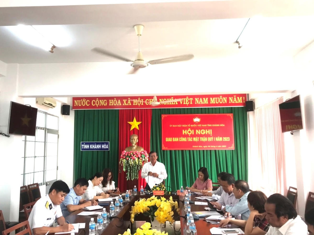 Ông Trần Ngọc Thanh, Ủy viên Ban Thường vụ Tỉnh ủy, Chủ tịch Ủy ban MTTQ Việt Nam tỉnh Khánh Hòa, phát biểu tại Hội nghị.