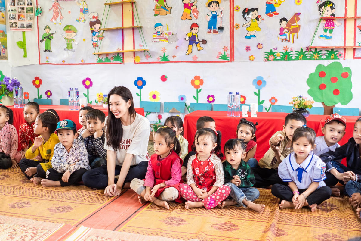Thùy Tiên đồng hành cùng dự án "Nuôi em Mộc Châu". 