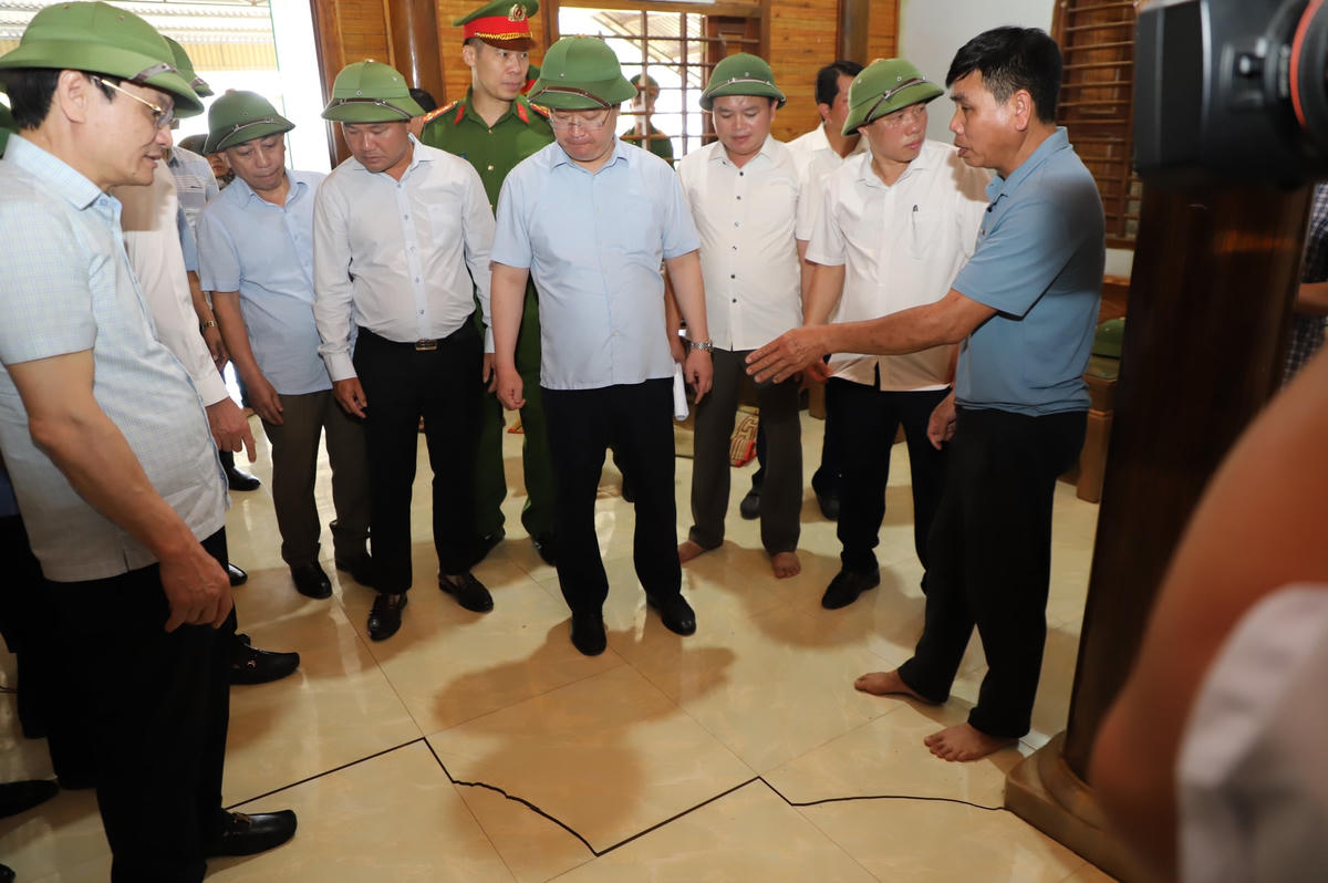 Đến nay, toàn xã Châu Hồng có 232 hộ dân xuất hiện tình trạng sụt lún, nứt nẻ đất, nhà ở