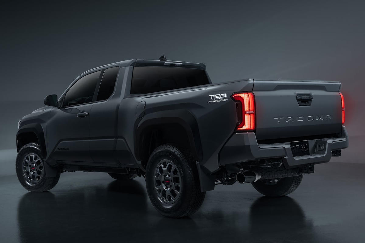 Toyota cho biết dòng xe này này hướng đến "tiện ích tối đa", nghĩa là nó nhắm đến những người buôn bán và khách hàng sử dụng phương tiện của họ như những “con ngựa của công việc”. Ảnh: Carbuzz.