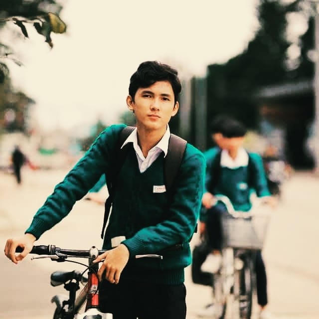 Thịnh Vinh gây chú ý khi sở hữu vẻ ngoài hiền lành, thư sinh. 