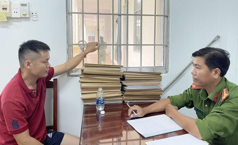 Nghi phạm Vĩ tại cơ quan điều tra.