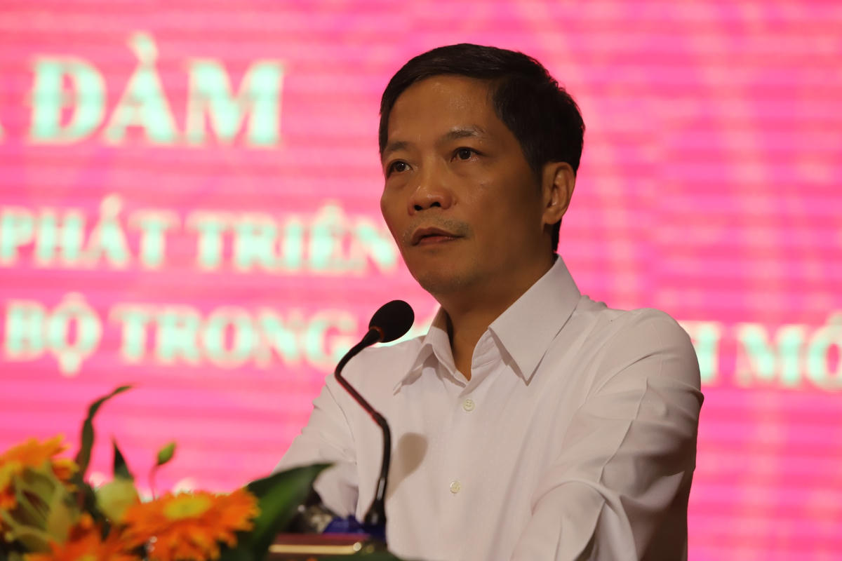 Trưởng Ban Kinh tế Trung ương Trần Tuấn Anh phát biểu tại tọa đàm.