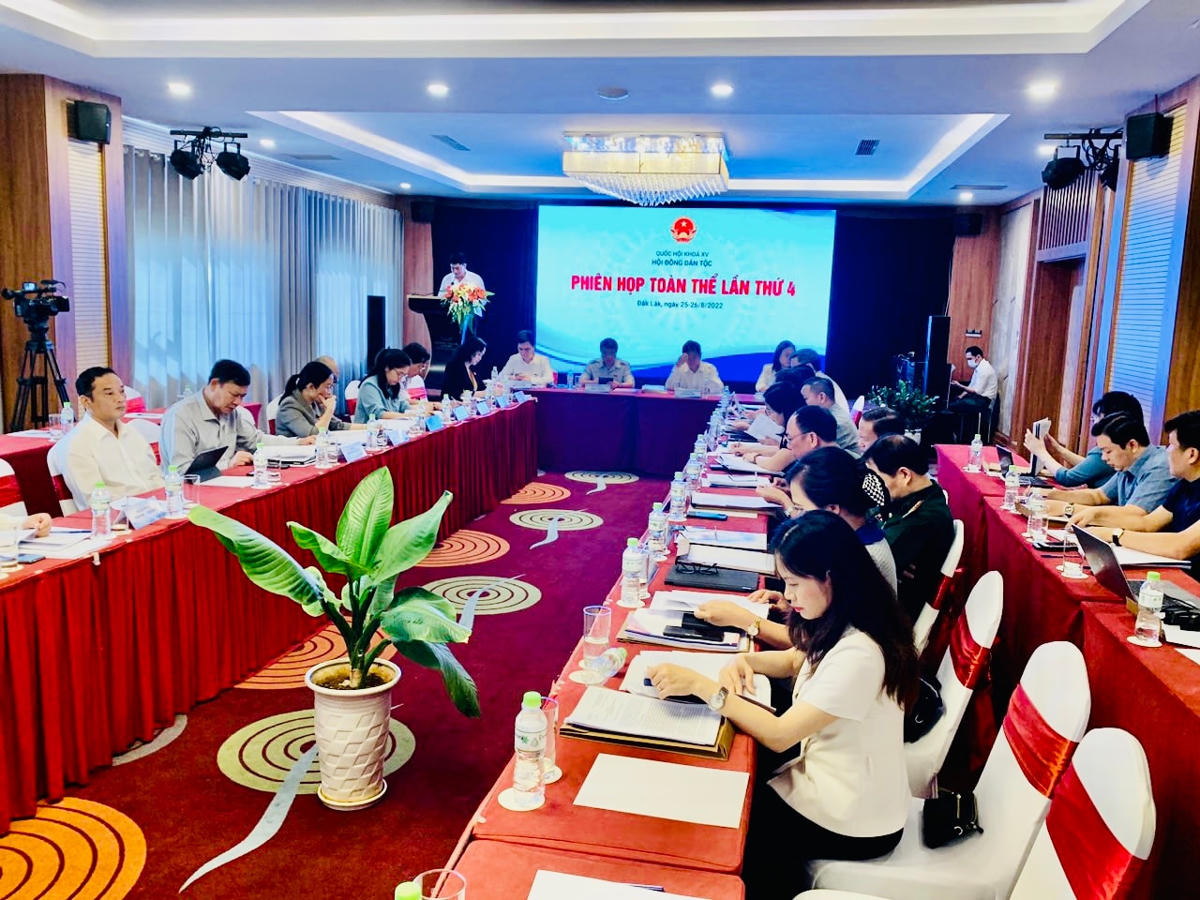 Toàn cảnh phiên họp.