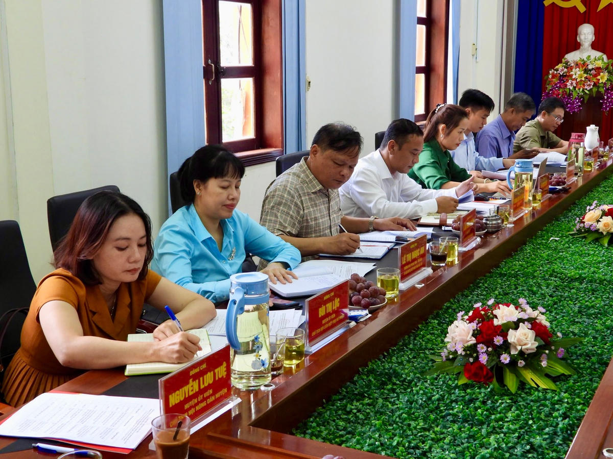 Các đại biểu tham dự.