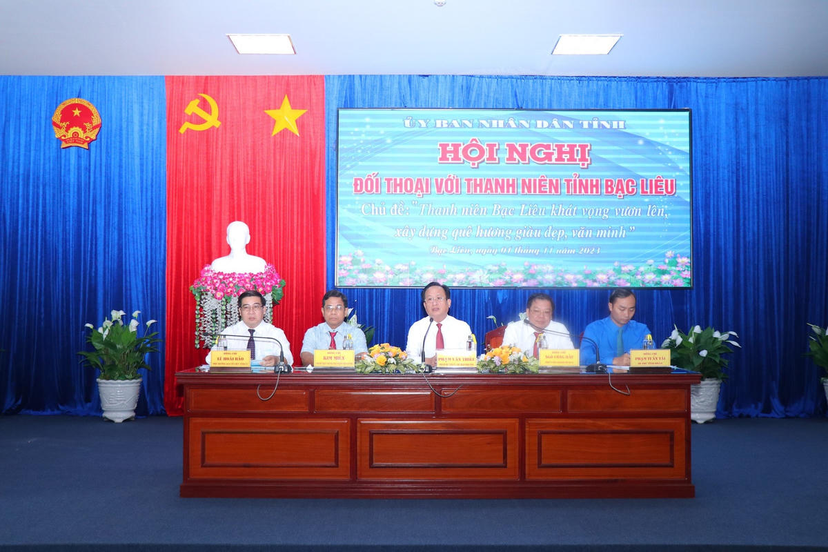 Chủ tịch UBND tỉnh Bạc Liêu Phạm Văn Thiều chủ trì buổi đối thoại trực tiếp với đoàn viên, thanh niên trong tỉnh và giải đáp nhiều vấn đề mà thanh niên đặt ra.