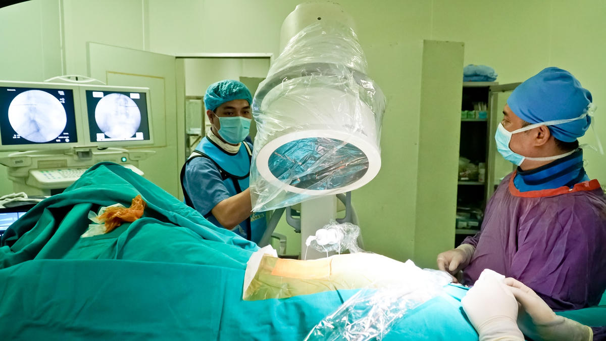 Một ca phẫu thuật tại Bệnh viện Việt Đức. Ảnh: BVCC.