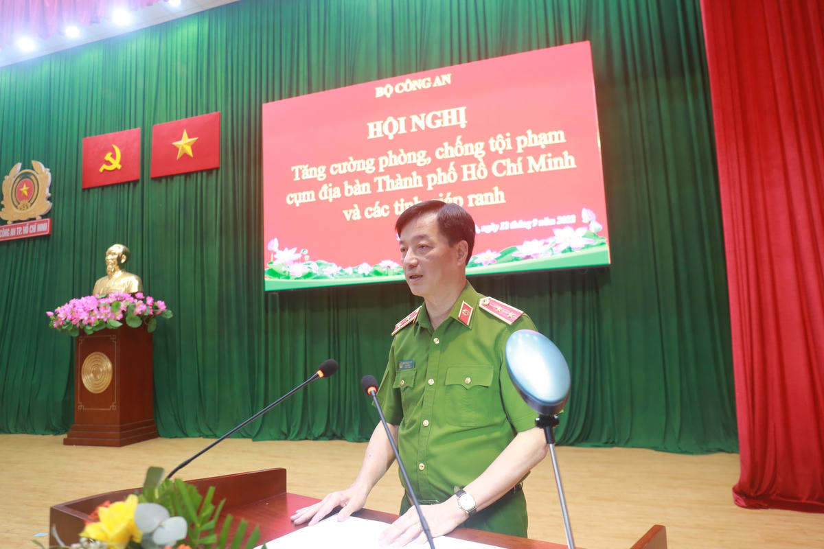 Trung tướng Nguyễn Duy Ngọc, Thứ trưởng Bộ Công an, Thủ trưởng Cơ quan CSĐT Bộ Công an chủ trì hội nghị.