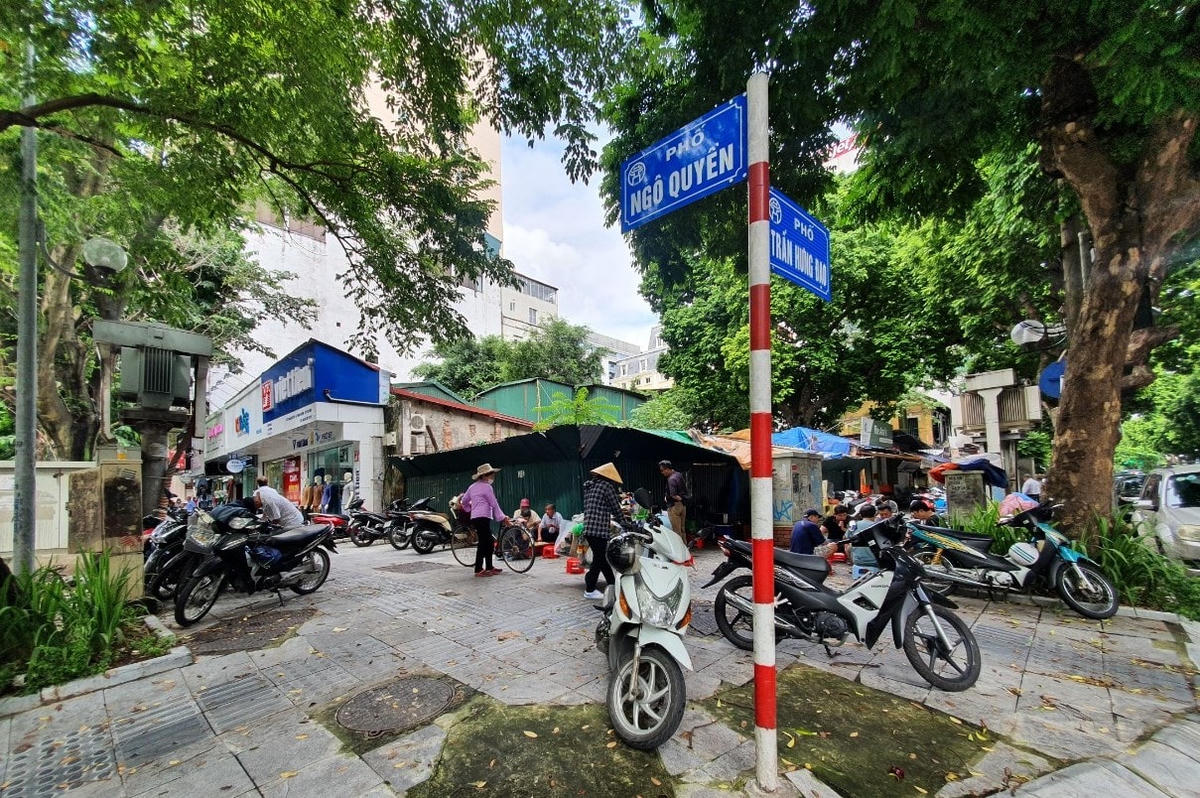 Khu đất 43F-47C phố Ngô Quyền và 36A phố Trần Hưng Đạo có diện tích 1.233,7 m2 nằm ở góc giao giữa phố Ngô Quyền và phố Trần Hưng Đạo thuộc địa bàn hai phường Phan Chu Trinh và Hàng Bài. 
