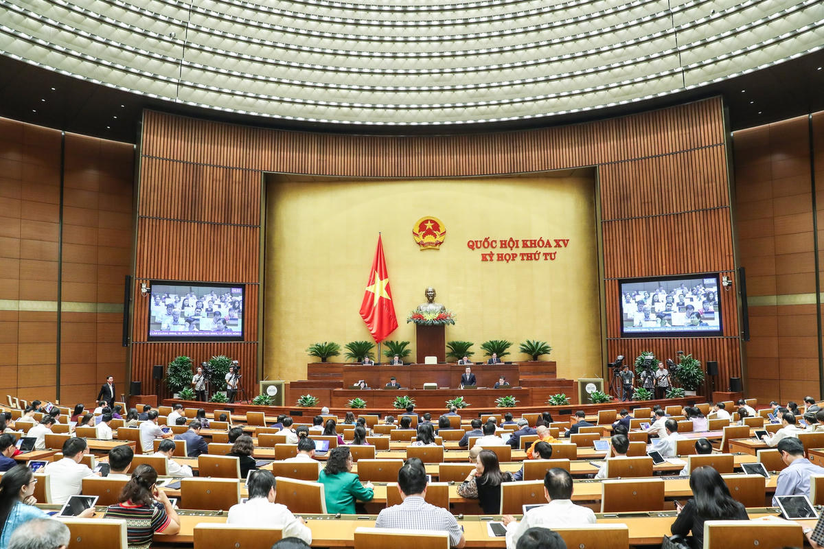 Quang cảnh phiên chất vấn. Ảnh: Quang Vinh.