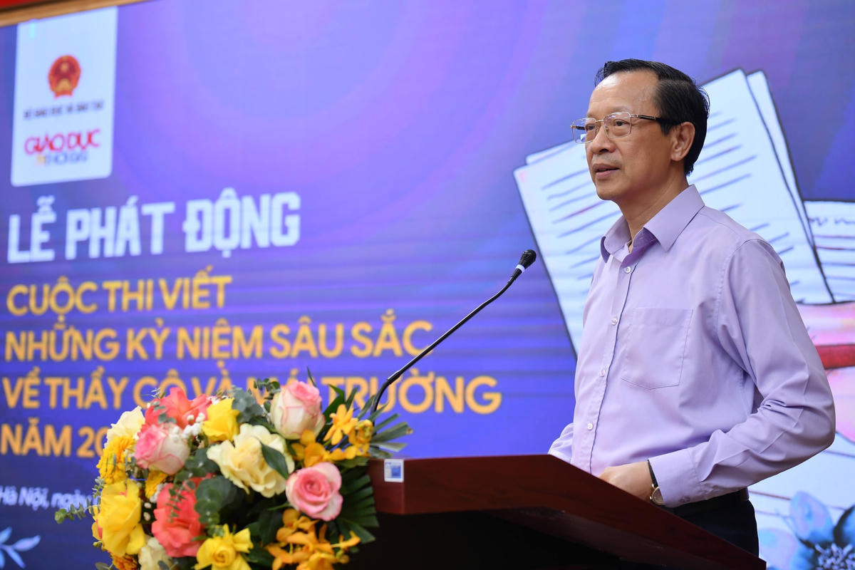 Thứ trưởng Bộ GDĐT Phạm Ngọc Thưởng phát biểu tại lễ phát động.