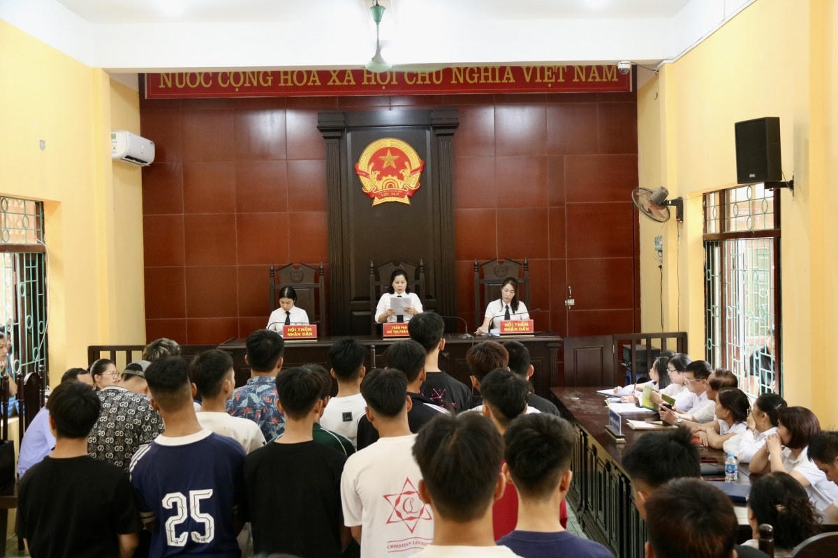 Các bị cáo bị tuyên án về tội danh "Gây rối trật tự công cộng". (Nguồn: Báo Lạng Sơn)