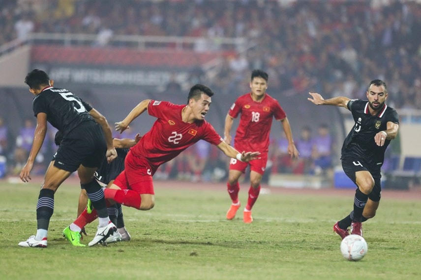 Tiến Linh thi đấu bùng nổ ở bán kết khi lập cú đúp 2 bàn thắng. Ảnh: Quang Vinh.