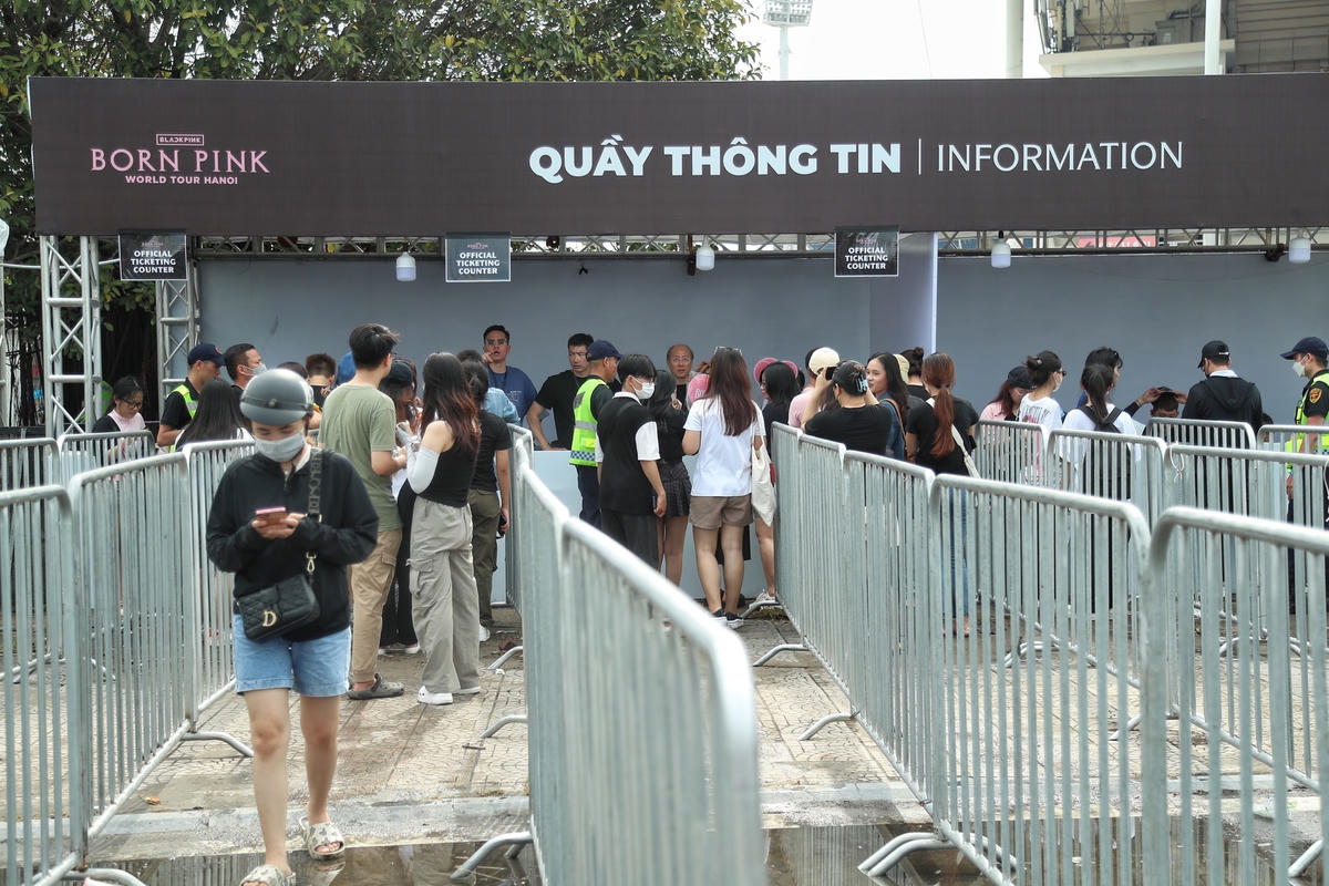 Bạn Linh ( Hà Đông) cho hay, sau khi biết thông tin, BTC sẽ mở bán thêm em rất vui mừng vì đợt mở bán vé trước em chưa có đủ tài chính để mua. 