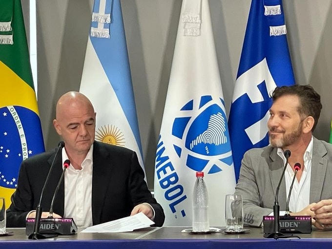 Chủ tịch FIFA, Gianni Infantino trong buổi họp với Liên đoàn bóng đá Nam Mỹ vào hôm qua (Ảnh: Twitter).