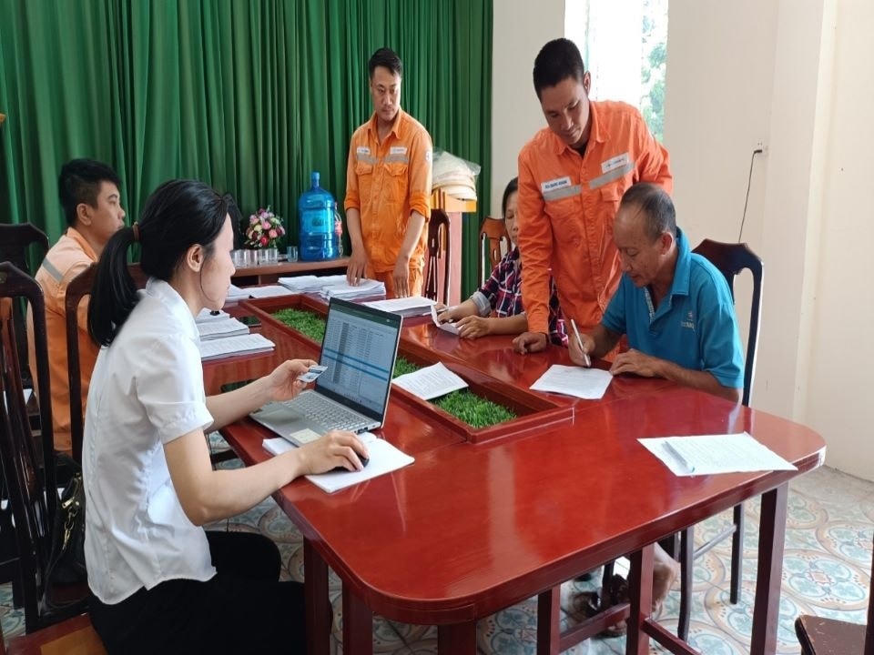 CBNV PC Hai Duong hương dan va giai thich KH trong cong tac thay doi lich GCS