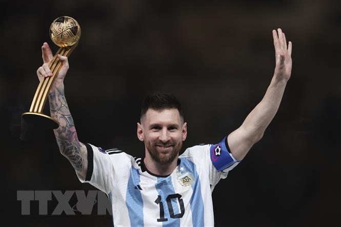 Cầu thủ Lionel Messi đoạt danh hiệu Quả bóng vàng tại lễ trao giải World Cup 2022 ở Lusail, Qatar ngày 18/12. (Ảnh: THX/TTXVN).