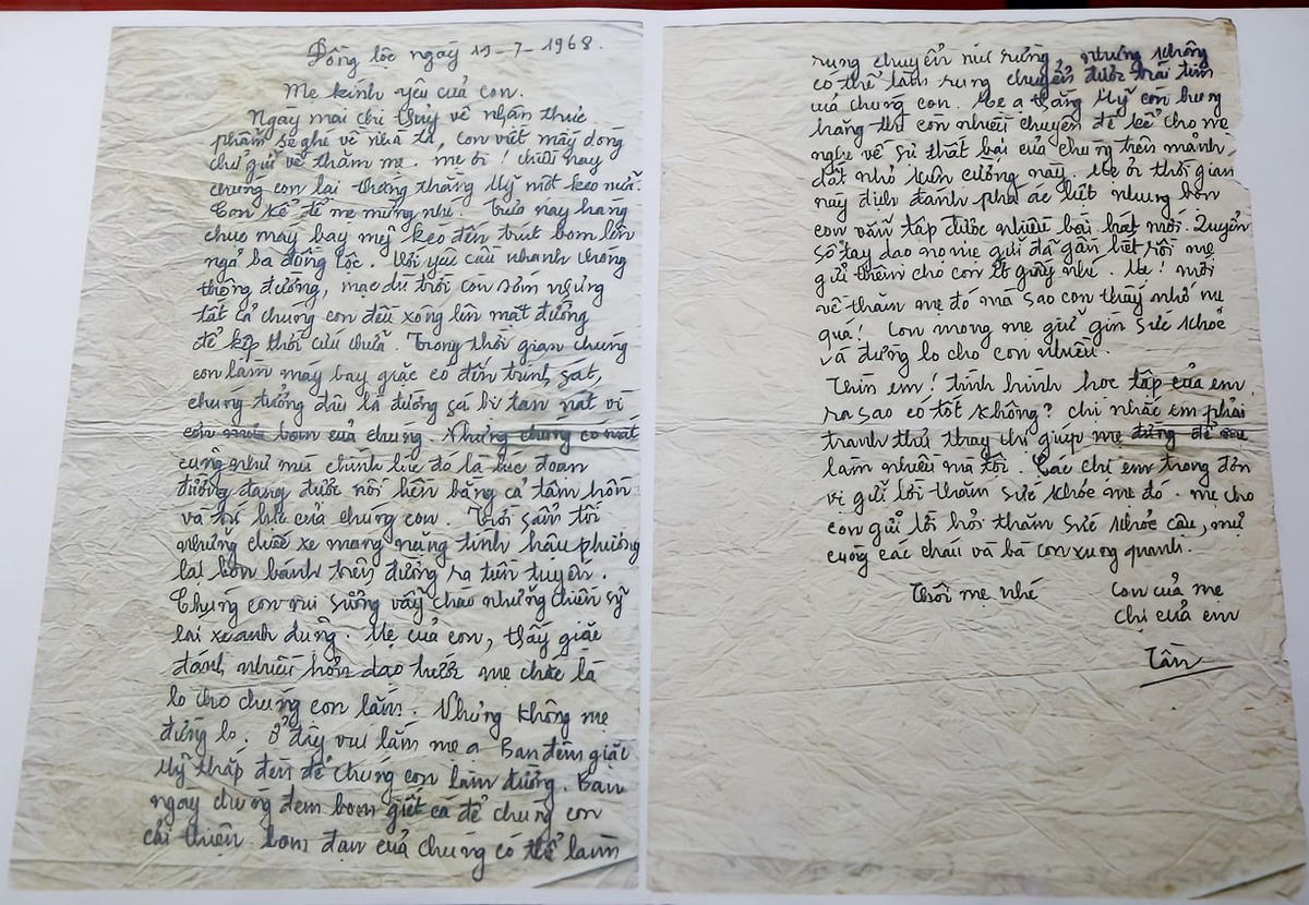 Bức thư Tiểu đội trưởng Võ Thị Tần gửi gia đình 5 ngày trước lúc hy sinh. Trong thư chị viết: "... Mẹ ơi, ở đây vui lắm mẹ ạ, ban đêm chúng nó thắp đèn để chúng con làm đường, còn ban ngày chúng mang bom giết cá để chúng con cải thiện. Bom đạn của chúng có thể làm rung chuyển cả núi rừng nhưng không thể làm rung chuyển những trái tim của chúng con....".