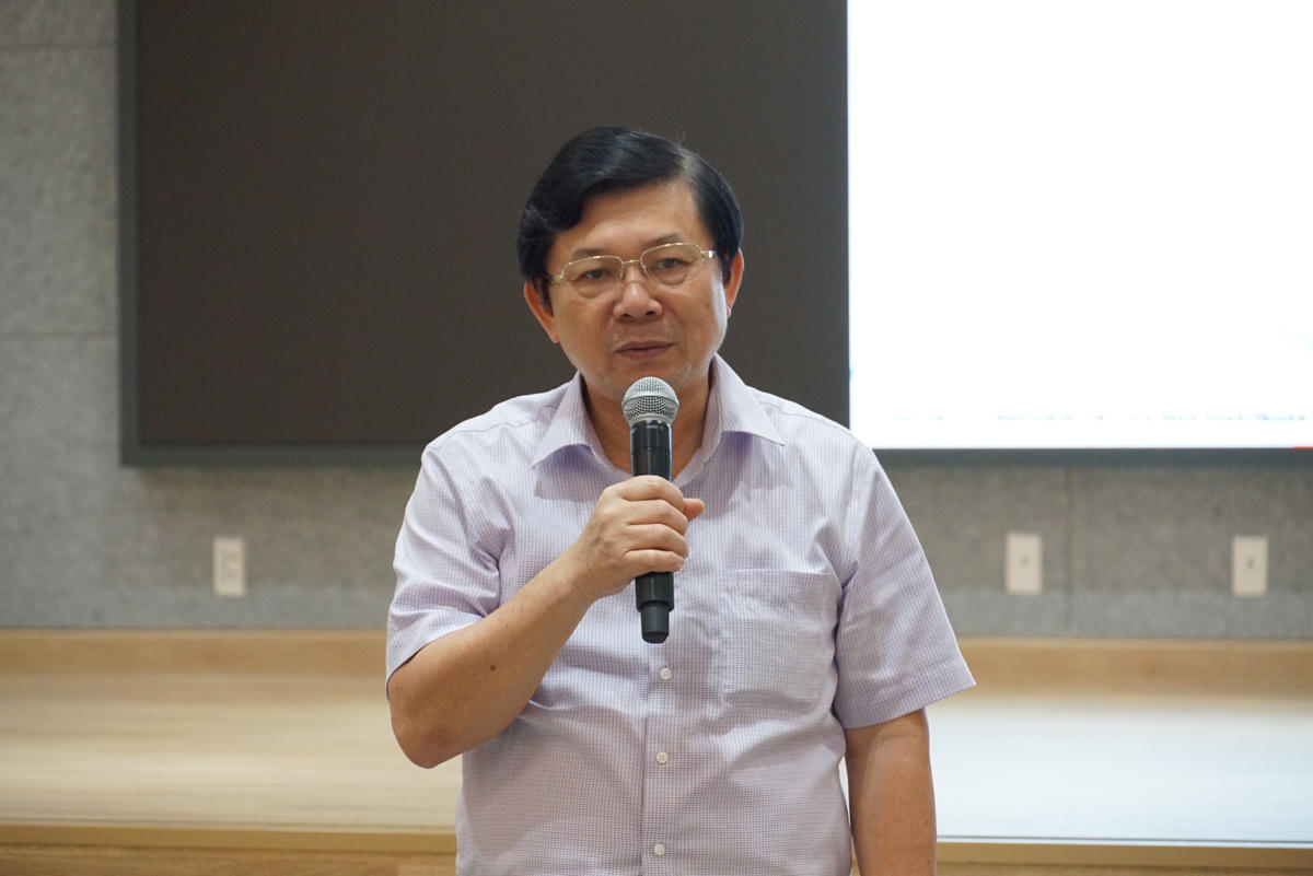 Phó Chủ tịch UBTƯ MTTQ Việt Nam Nguyễn Hữu Dũng phát biểu tại chuyến làm việc. Ảnh Mạnh Thìn.