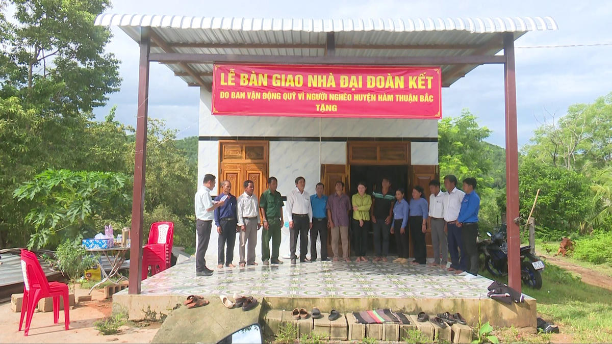 Bàn giao nhà Đại đoàn kết cho hộ nghèo năm 2023.