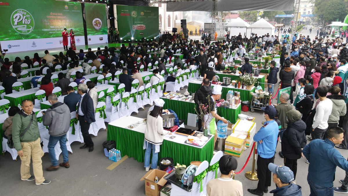 Gala “Ngày của Phở 12-2” năm 2022 với chủ đề “Phở Việt-Tinh hoa hội tụ” khai mạc sáng nay tại trung tâm TP  Nam Định.