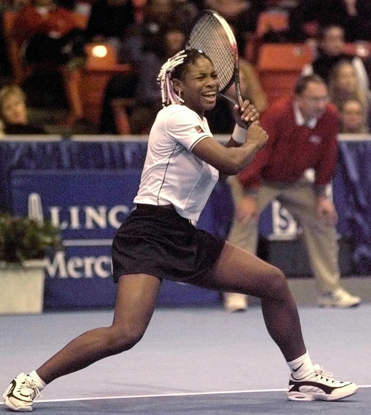 Trong mùa giải chuyên nghiệp đầu tiên của mình, Serena Williams, 16 tuổi, đã được đặc cách vào giải Cúp Ameritech 1997. Cô đã đánh bại Mary Pierce và Monica Seles - người xếp hạng 10 thời bấy giờ, thua Lindsay Davenport trong trận bán kết khi đang thi đấu với một mắt cá chân bị thương. Ảnh: The Guardian