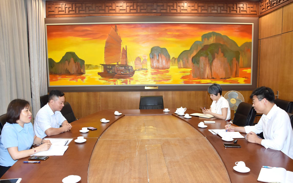 Quang cảnh buổi làm việc.