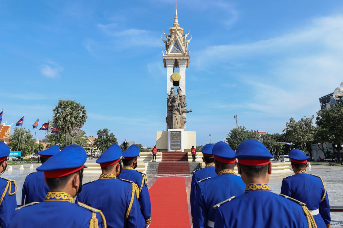 Đài Hữu nghị Việt Nam - Campuchia được xây dựng để tưởng niệm các chiến sĩ quân tình nguyện Việt Nam đã hy sinh trên đất nước Campuchia, góp phần giúp nhân dân Campuchia thoát khỏi chế độ diệt chủng Pol Pot.  