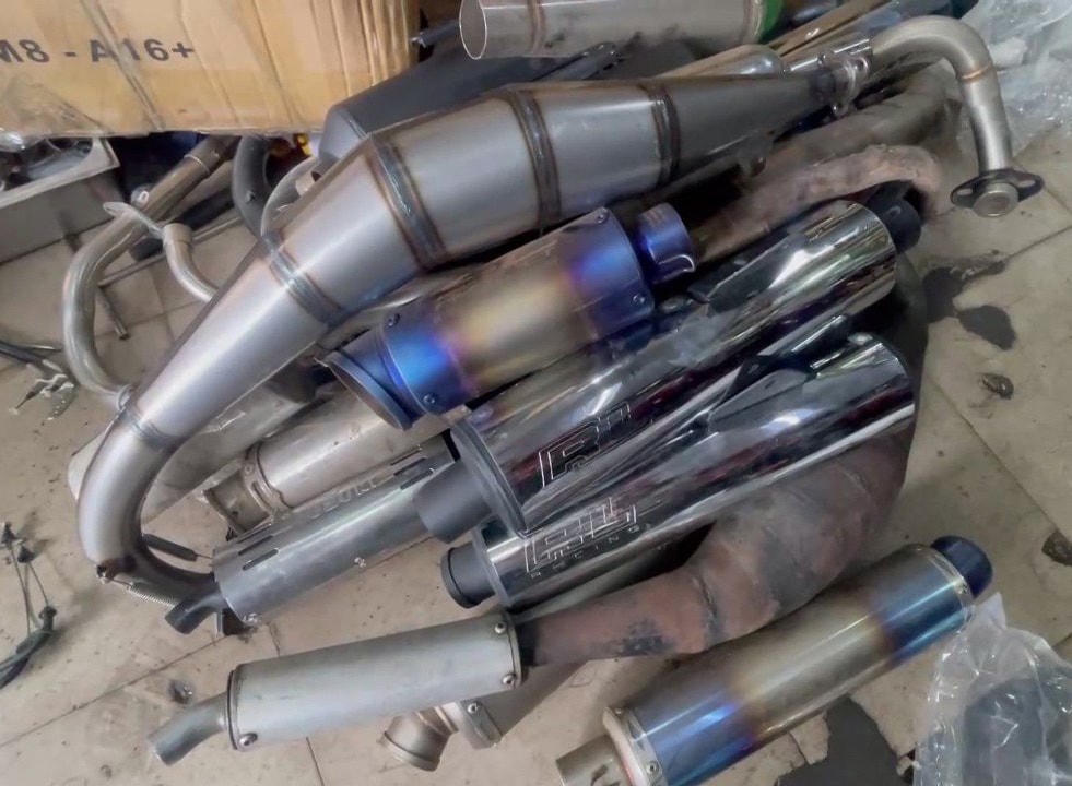 Lực lượng chức năng còn phát hiện nhiều ống pô được chế độ lại tại cơ sở Hoà Lợi.