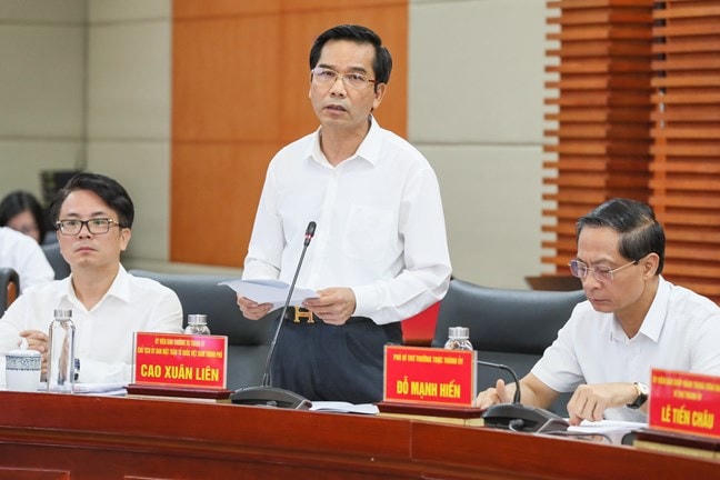 Chủ tịch Uỷ ban MTTQ Việt Nam thành phố Hải Phòng Cao Xuân Liên trình bày báo cáo tại cuộc làm việc. Ảnh: Quang Vinh. 