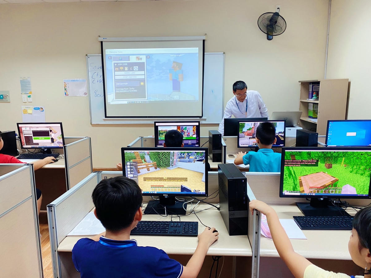 Một giờ học của học sinh một trường tiểu học tại Hà Nội.