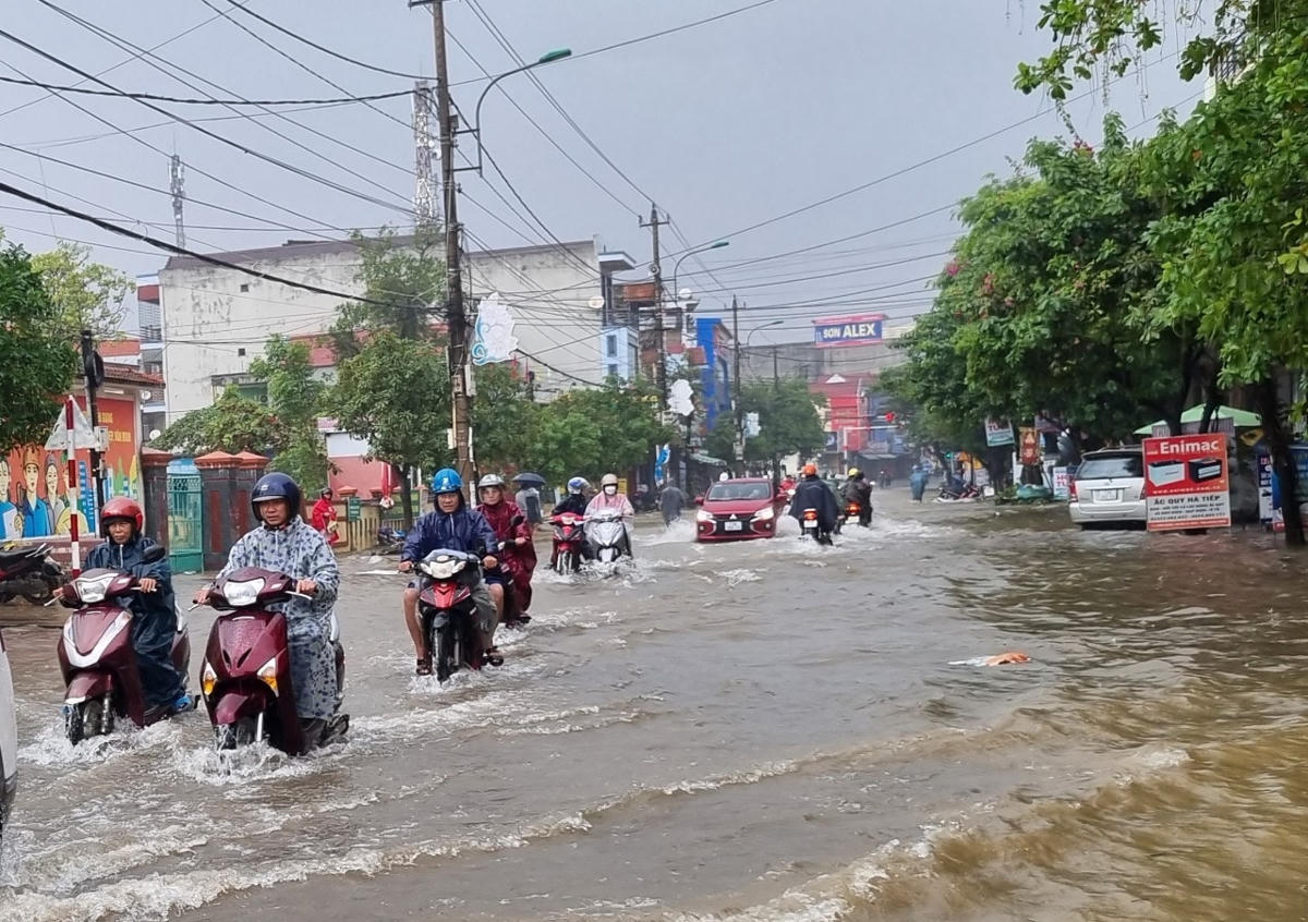 Mưa lớn khiến nhiều địa phương ở Quảng Bình bị chia cắt.