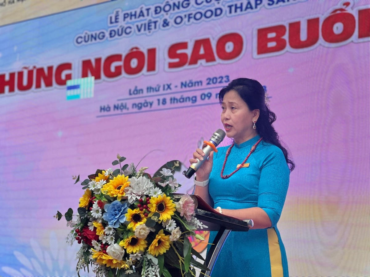 NGƯT Nguyễn Thanh Hà, Hiệu trưởng Trường THCS Phan Chu Trinh phát biểu tại buổi lễ.