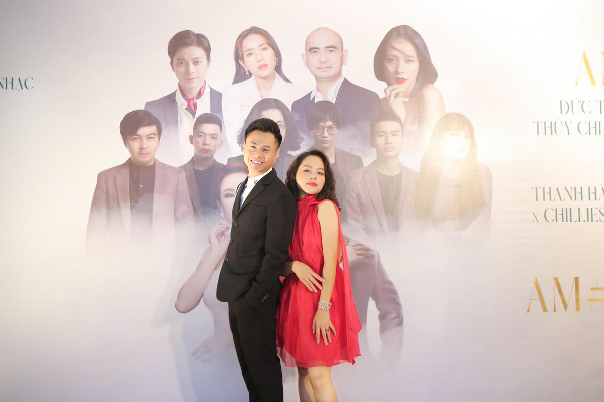 Nhạc sĩ Phong Cầm và ca sĩ Hoàng Quyên tại buổi họp báo.