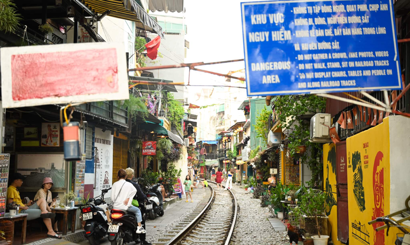 Có biển cảnh báo nhưng nhiều người không quan tâm.