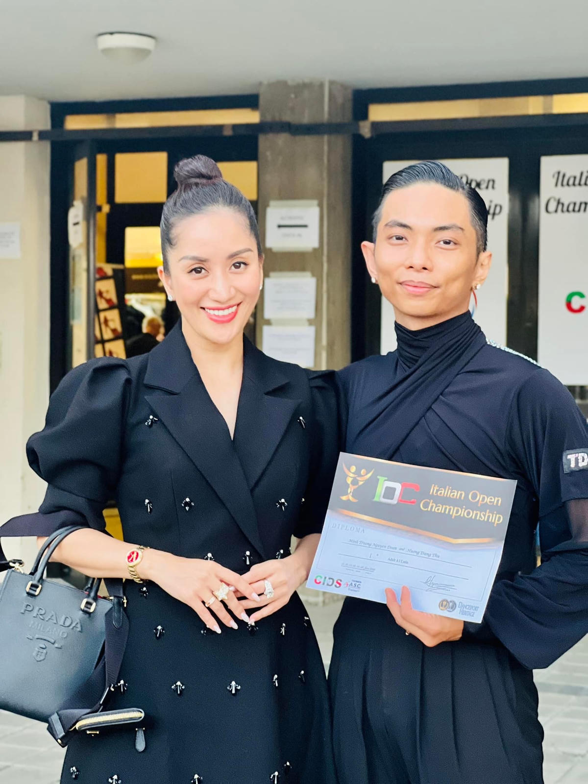 Khánh Thi sau này lui về làm hậu phương vững chắc để giúp Phan Hiển phát triển sự nghiệp.