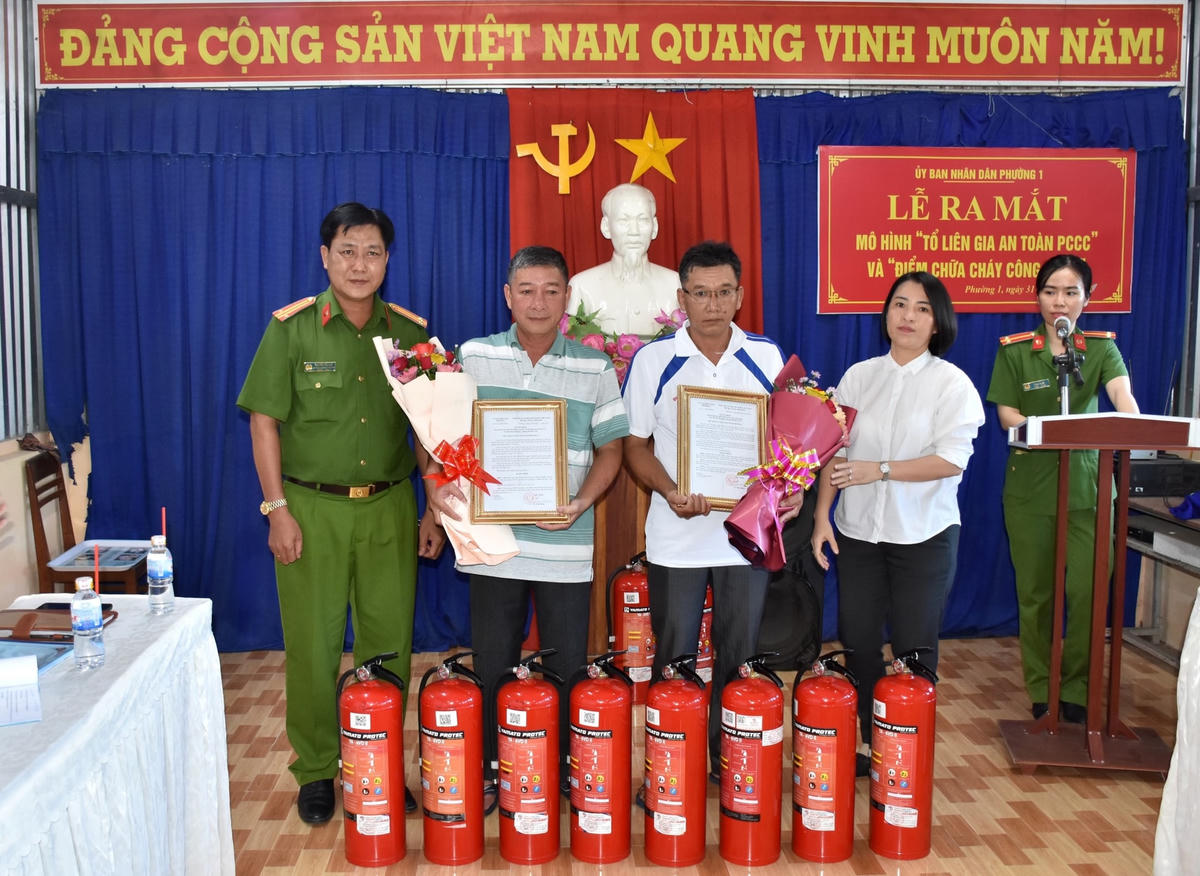 Công an các phường, xã tăng cường xây dựng các mô hình PCCC ở địa bàn dân cư.