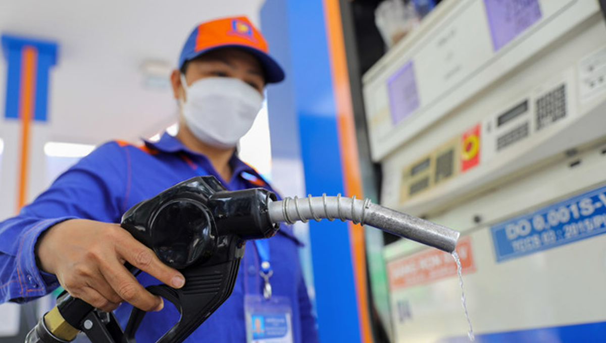 Giá xăng giảm về mức 