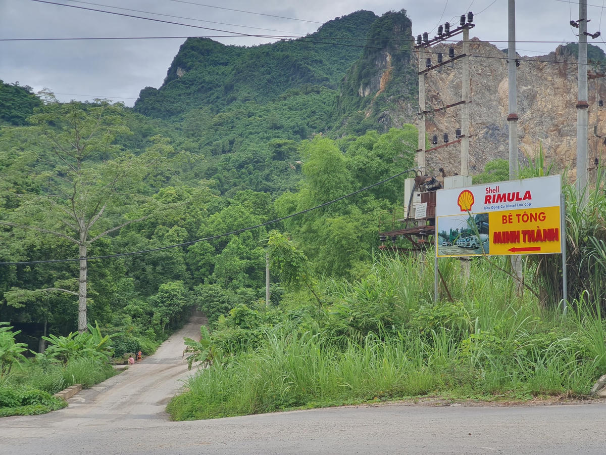 Hoà Bình: Trạm trộn bê tông Minh Thành bị tố nhiều lần xả thải ra môi trường