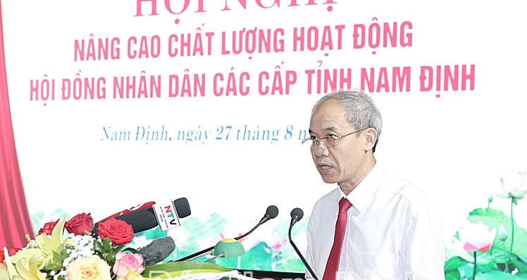 Chủ tịch Ủy ban MTTQ tỉnh Nam Định Đoàn Văn Hùng tham luận.