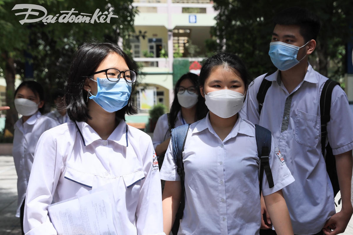 Theo đánh giá của hầu hết các thí sinh đề thi năm nay vừa sức, bám sát chương trình đã ôn tập.
